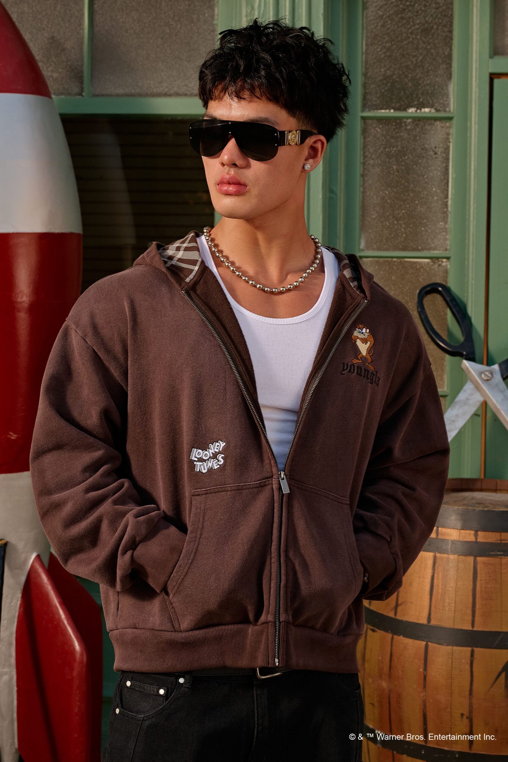 Looney Tunes Plaid Zip-Ups - Imagen 5